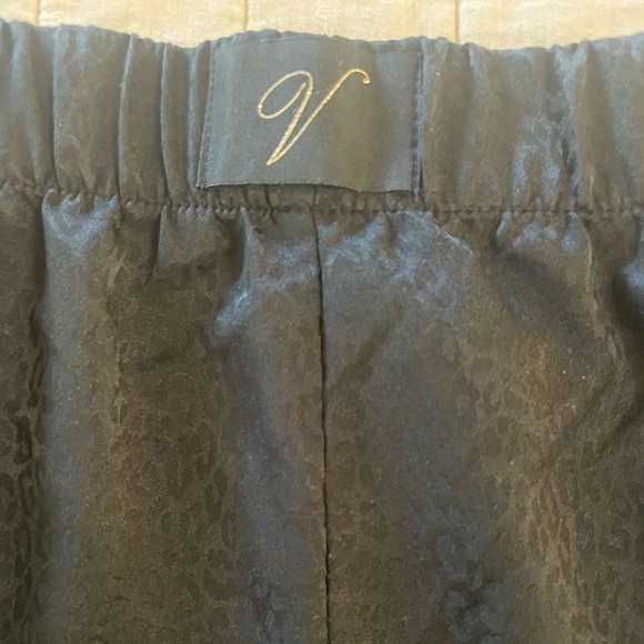 Victoria's Secret Black Animal Print Sleep Shorts - Picture 4 of 10